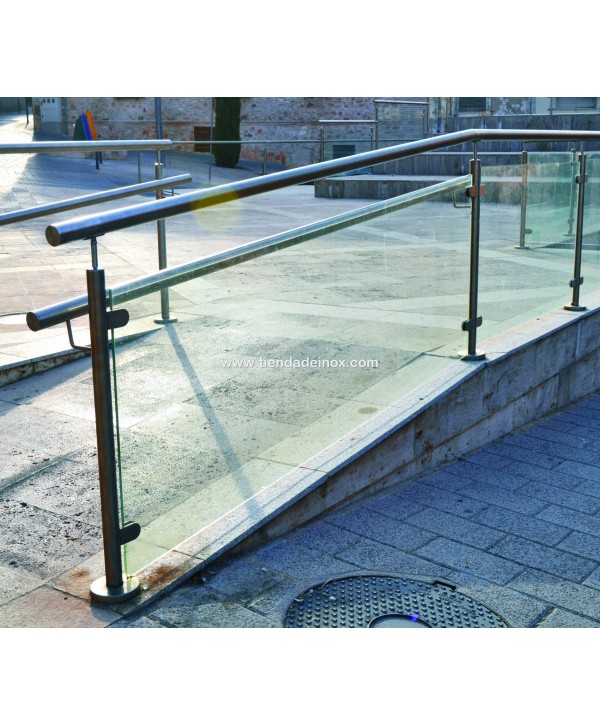Conjunto de escalera, barandilla y pasamanos de acero inoxidable y vidrio:  de Icminox